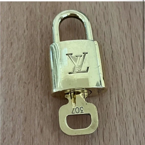 Louis Vuitton Gold Padlock Chain Necklace - Picture 7 of 15